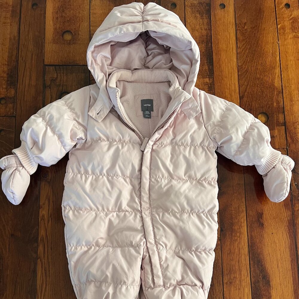 BabyGap Snow Suit Size 0-6 months in Dull Rose